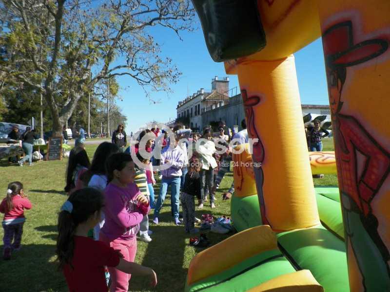 Los trabajadores del Sindicato Único de la Construcción y Afines Soriano (SUNCA), y Asociación de Empleados y Obreros Municipales Soriano (ADEOMS) celebraron este domingo en parque Mauá, el Día del Niño