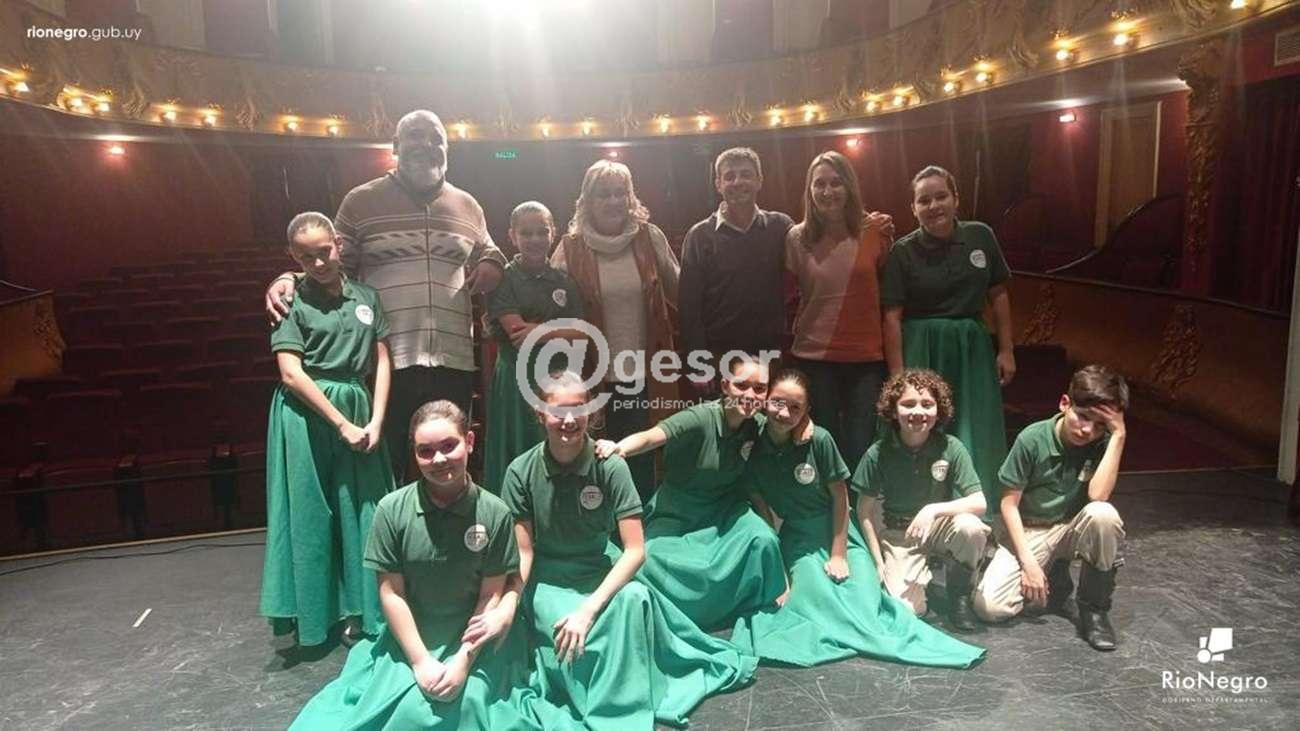 En el marco del Programa “Lazos Culturales” que llevan adelante  las direcciones de Cultura de Río Negro, Paysandú,  y Soriano  se cumplieron actividades en el Teatro Miguel Young.