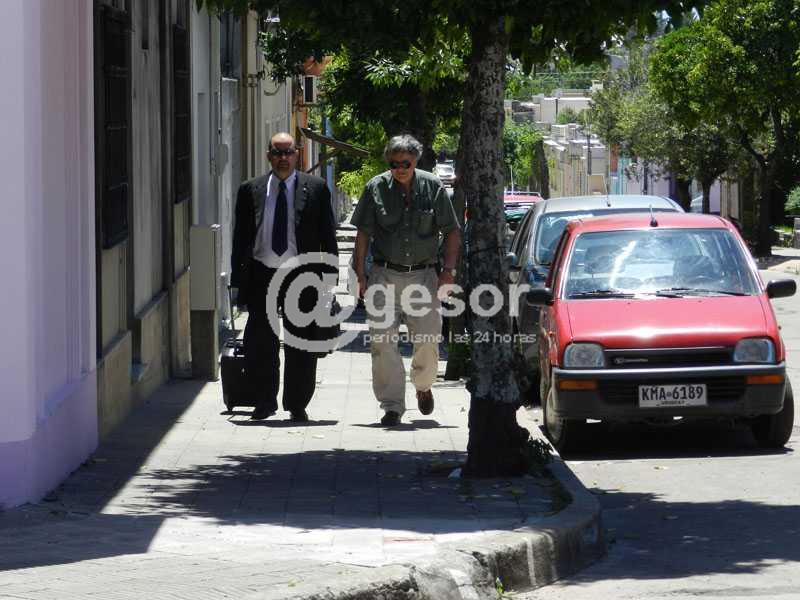 El Dr. Marcelo Souto arribó a la sede judicial sobre las 13:45 horas.